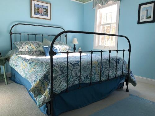 A bed or beds in a room at The Inn on Bath Creek