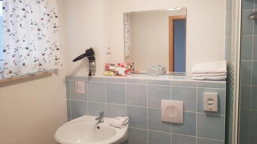 Ein Badezimmer in der Unterkunft Hotels Green Lemon Garni – Haus Krähenhütte