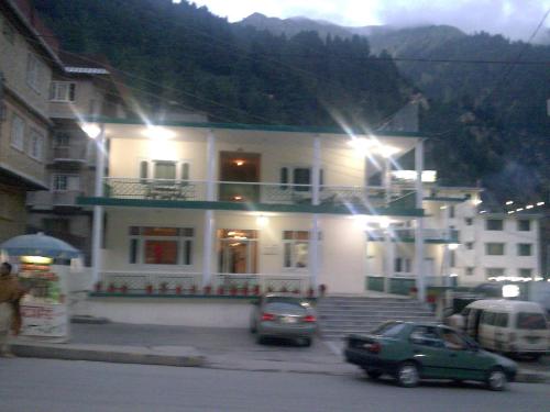Nespecifikovaný výhled na hory nebo výhled na hory při pohledu z hotelu