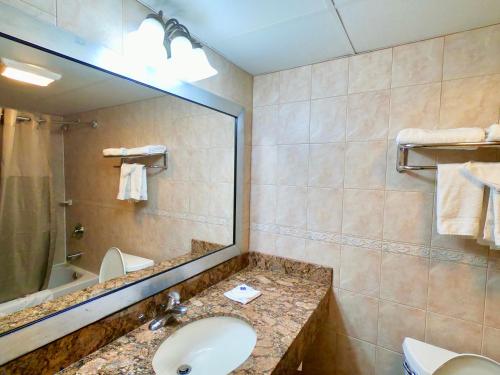 a bathroom with a sink and a mirror at Motel 6-Levittown, PA - Bensalem in Levittown