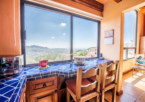 a kitchen with a counter with a large window at Casa Estrella de la Valenciana Hotel Boutique in Guanajuato