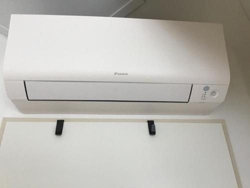 a white printer sitting on top of a shelf at B&B Knooppunt70 in Arcen