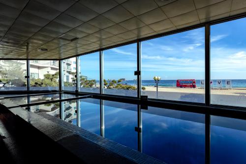 Bazén v ubytovaní Kensington Resort Seorak Beach alebo v jeho blízkosti