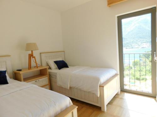 Postel nebo postele na pokoji v ubytování Tur Dobrota