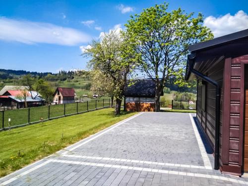 an image of a driveway with a building at Beskidzki Domek in Kurów