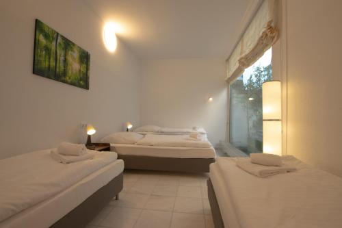 Un pat sau paturi într-o cameră la Central City Villa