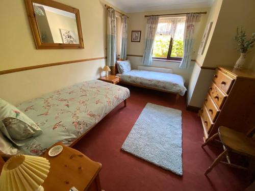 Katil atau katil-katil dalam bilik di Stunning Rustic Home, New Forest National Park