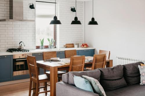 Et opholdsområde på Terrace apartment near beach