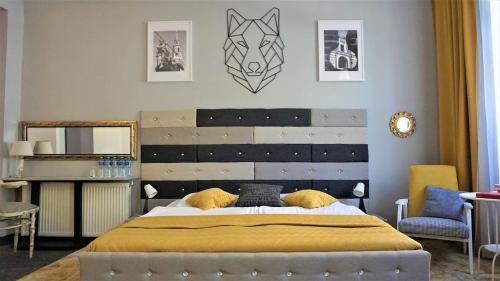 Ein Bett oder Betten in einem Zimmer der Unterkunft Explorer Hostel & Apartment Stare Miasto OLD TOWN 24H