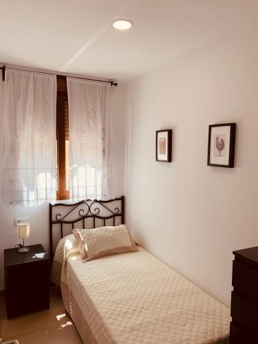 a bedroom with a bed and a window at Casa del Herrero in Chulilla