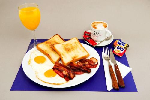 Možnosti snídaně pro hosty v ubytování The Hotel 592 - Adults Only