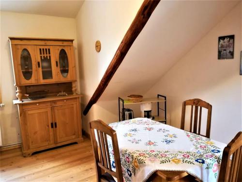 a room with a table and chairs and a staircase at Himmelreich - Über den Dächern der Altstadt in Witzenhausen