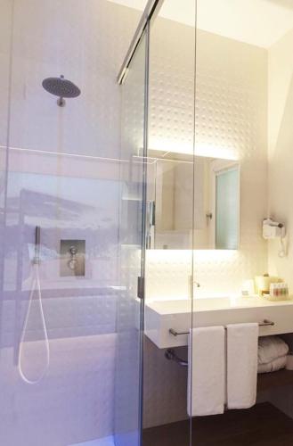 Bilik mandi di B&B Gassa D'amante