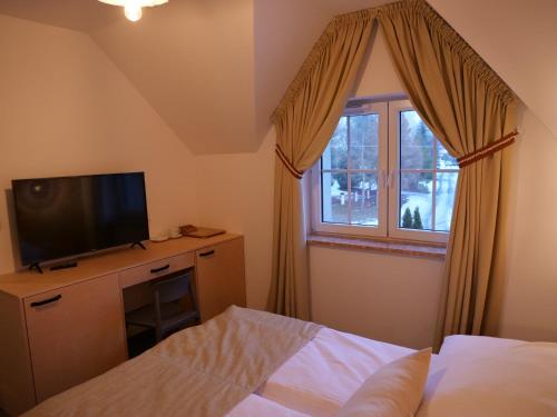 Кровать или кровати в номере Beskid Ski Villa