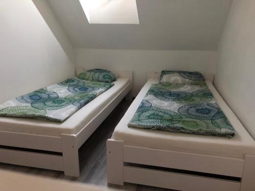 Posteľ alebo postele v izbe v ubytovaní Tóparti hangulatú nyaraló-Balatonboglár