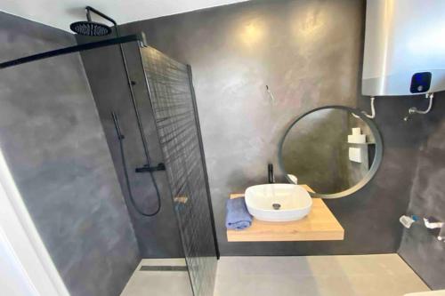 a bathroom with a sink and a mirror at Villa Eni Medulin Sisan heated pool in Šišan