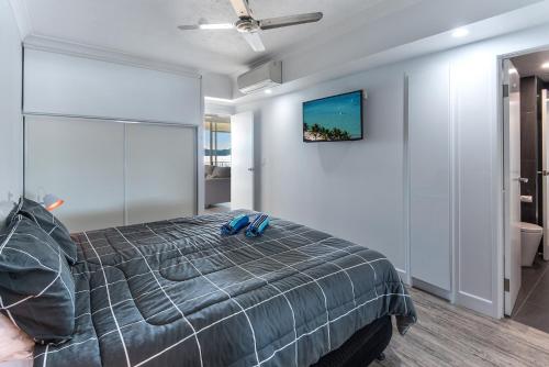 Postel nebo postele na pokoji v ubytování Whitsunday Apartments on Hamilton Island by HIHA