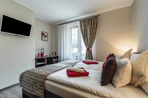 a bedroom with a bed with red towels on it at Pieninski Mak. in Szczawnica