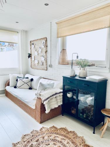 a living room with a couch and a table at ELSK Cottage in Zandvoort