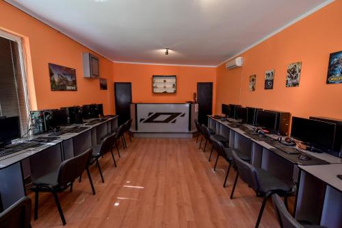 an empty room with rows of desks and chairs at Apartman DORA in Arandjelovac
