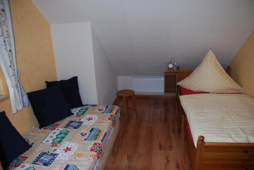 a bedroom with two beds in a attic at FH Am Osterbrunnen in Hinterhermsdorf