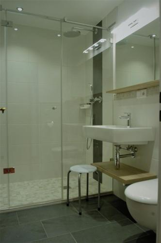 a bathroom with a sink and a toilet and a shower at Ferienhaus Wetterstein in Grainau