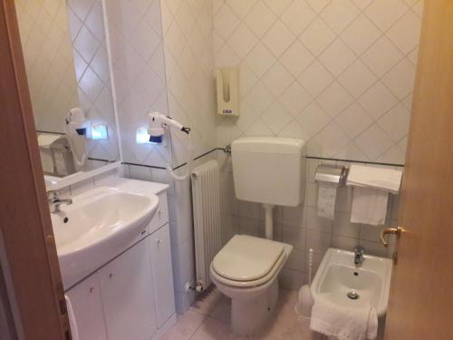 Ένα μπάνιο στο Hotel Lydia