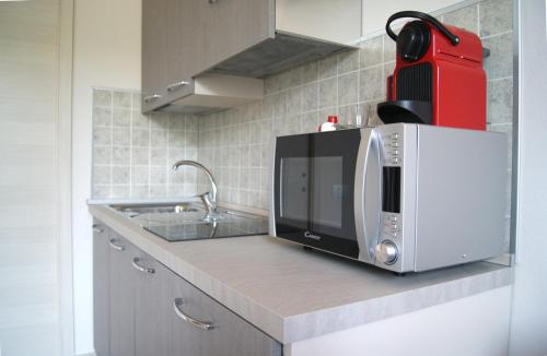 a microwave sitting on a counter in a kitchen at Hotel Sogno in Viareggio