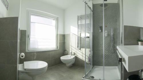 Ένα μπάνιο στο Al Nifontano B&B - Ideal for Family or Couples - 2 Rooms - Lakeview