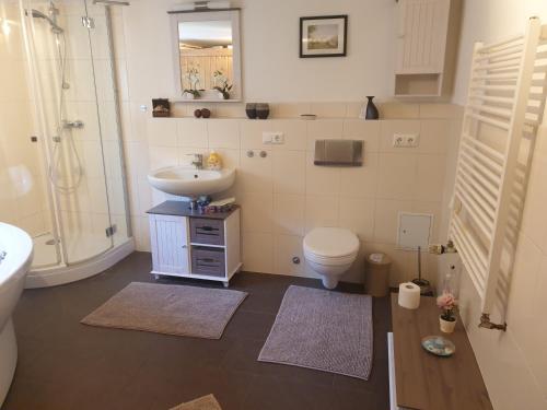 Ένα μπάνιο στο FERIENWOHNUNG AM SEE