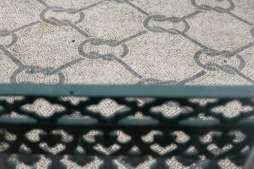 a close up of a metal table with a chain pattern at Aveiro History Apartments in Aveiro