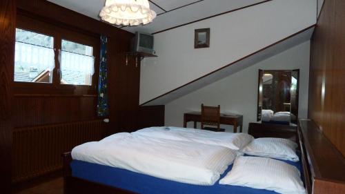 a bedroom with a large bed in a room at La Vallée Hôtel &Spa in Lourtier