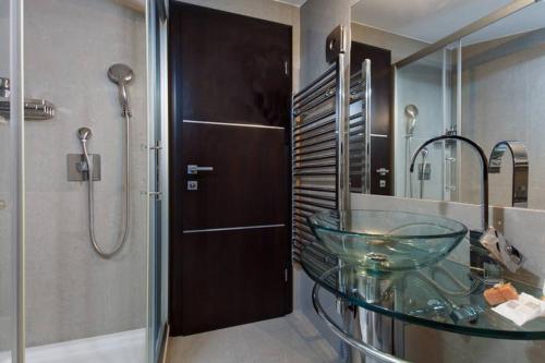 Kúpeľňa v ubytovaní Boutique old town house Karkovich