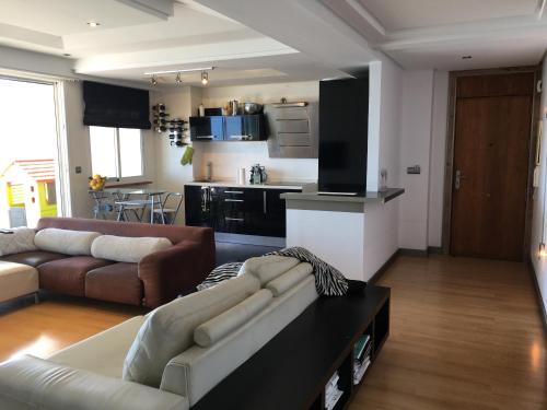 A kitchen or kitchenette at apartamento fuengirola Oasis Beach