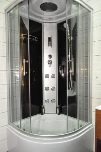 a shower with a glass enclosure in a bathroom at Villa B&B nocleg przy Centrum Zdrowia Dziecka - Warszawa Międzylesie Wawer blisko CZD in Warsaw