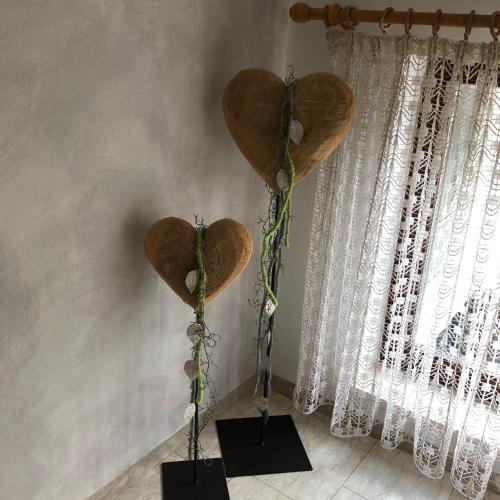 two hearts on a wall next to a window at Landgasthof Fischer Veri in Mitterfels