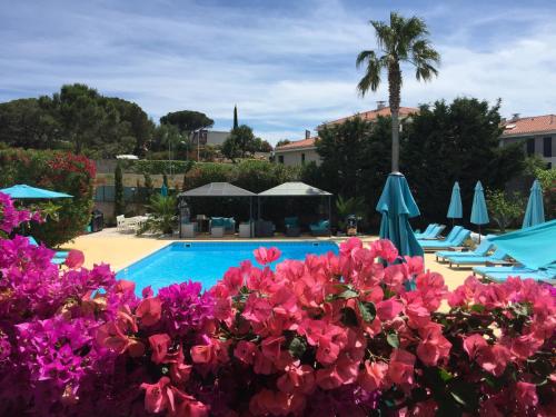 Πισίνα στο ή κοντά στο Villa Colombier