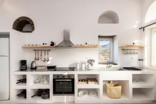 Kuchyň nebo kuchyňský kout v ubytování Livadi house Tinos