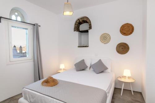 Tempat tidur dalam kamar di Livadi house Tinos