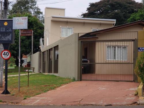 a building with a gate on the side of it at Felipe Family Houses - Casas de temporada in Foz do Iguaçu