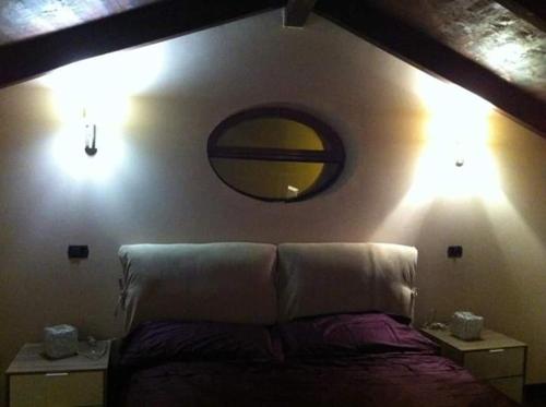 Katil atau katil-katil dalam bilik di La scalinata del Borgo