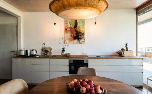 Una cocina o zona de cocina en The View