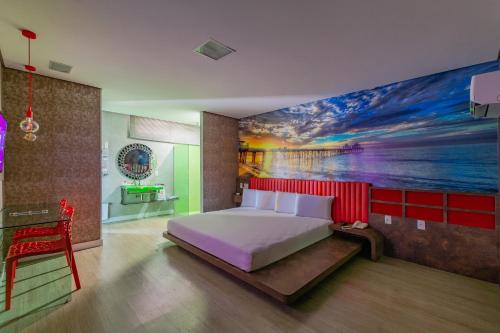 a bedroom with a bed with a painting on the wall at Spa urbano Motel Adult Only in Fortaleza