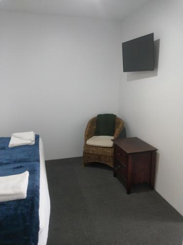 Happy Wanderer Motel Bendigo CHILDREN NOT PERMITTED over 18s onlyにあるベッド