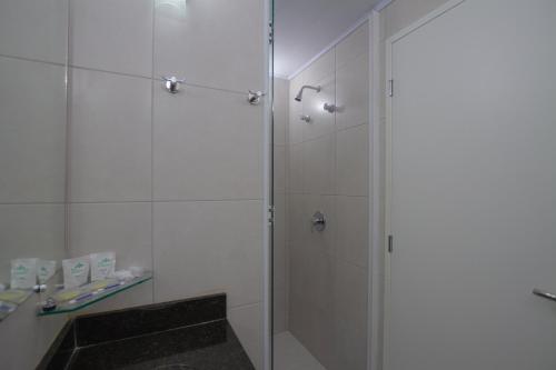 Koupelna v ubytování Hotel Confiance Barigui