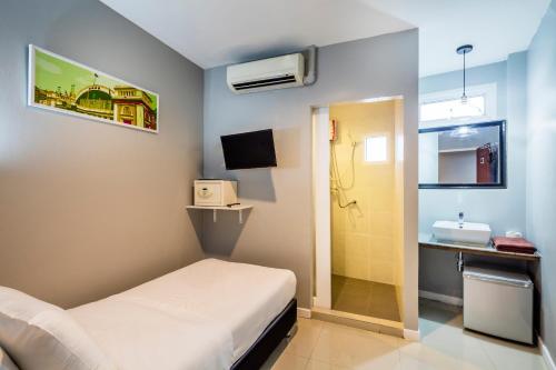 a small room with a bed and a bathroom at At Hua Lamphong Hotel in Bangkok