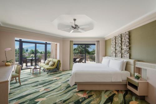 Cama ou camas em um quarto em Shangri-La Rasa Sentosa, Singapore