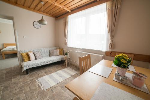 Vuode tai vuoteita majoituspaikassa Apartmány U Sjezdovky