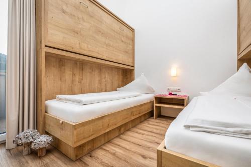 a bedroom with two beds and a window at Enjoy The Alps in Flachau