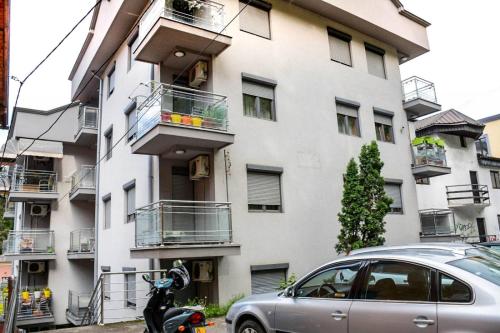 a scooter parked in front of a building at Centar in Vrnjačka Banja